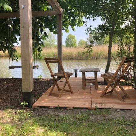 Gezellige Pipo Met Grote Schommel Aan Het Water Villa Medemblik Kültér fotó