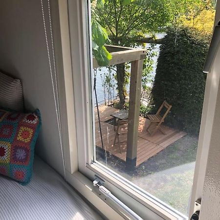 Gezellige Pipo Met Grote Schommel Aan Het Water Villa Medemblik Kültér fotó
