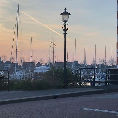 Gezellige Pipo Met Grote Schommel Aan Het Water Villa Medemblik Kültér fotó