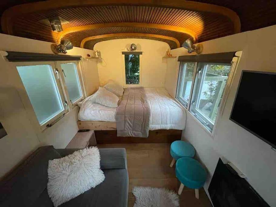 Gezellige Pipo Met Grote Schommel Aan Het Water Villa Medemblik Kültér fotó