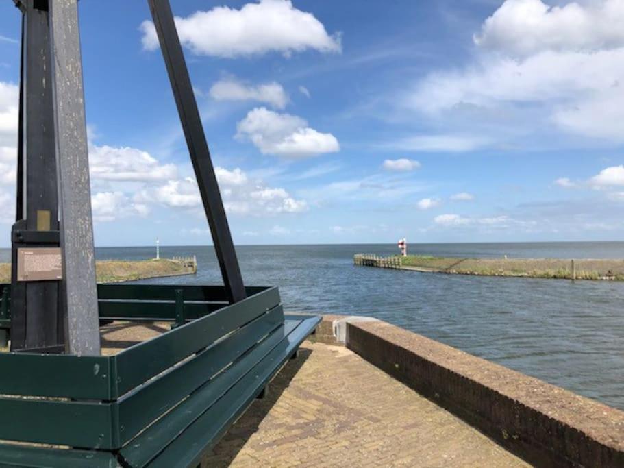 Gezellige Pipo Met Grote Schommel Aan Het Water Villa Medemblik Kültér fotó