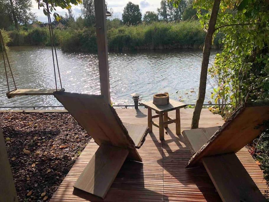 Gezellige Pipo Met Grote Schommel Aan Het Water Villa Medemblik Kültér fotó