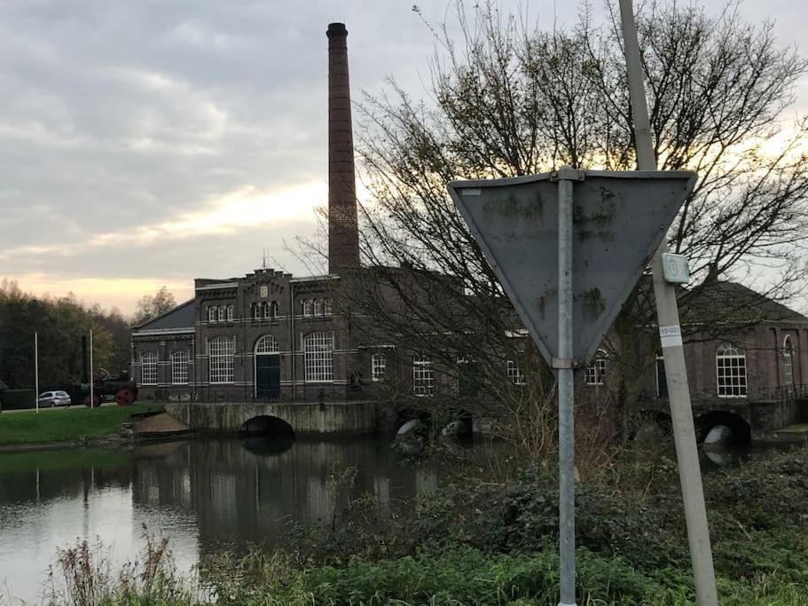 Gezellige Pipo Met Grote Schommel Aan Het Water Villa Medemblik Kültér fotó