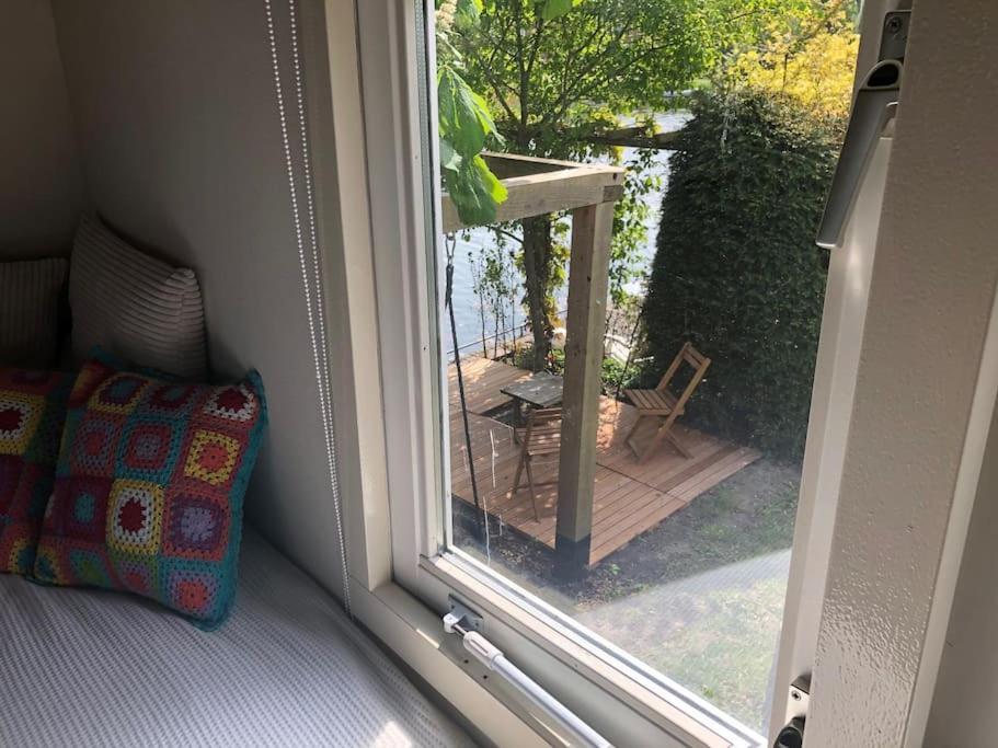 Gezellige Pipo Met Grote Schommel Aan Het Water Villa Medemblik Kültér fotó