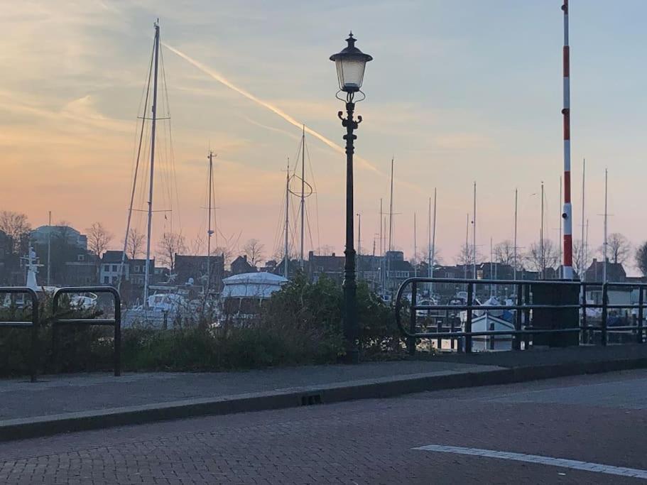 Gezellige Pipo Met Grote Schommel Aan Het Water Villa Medemblik Kültér fotó