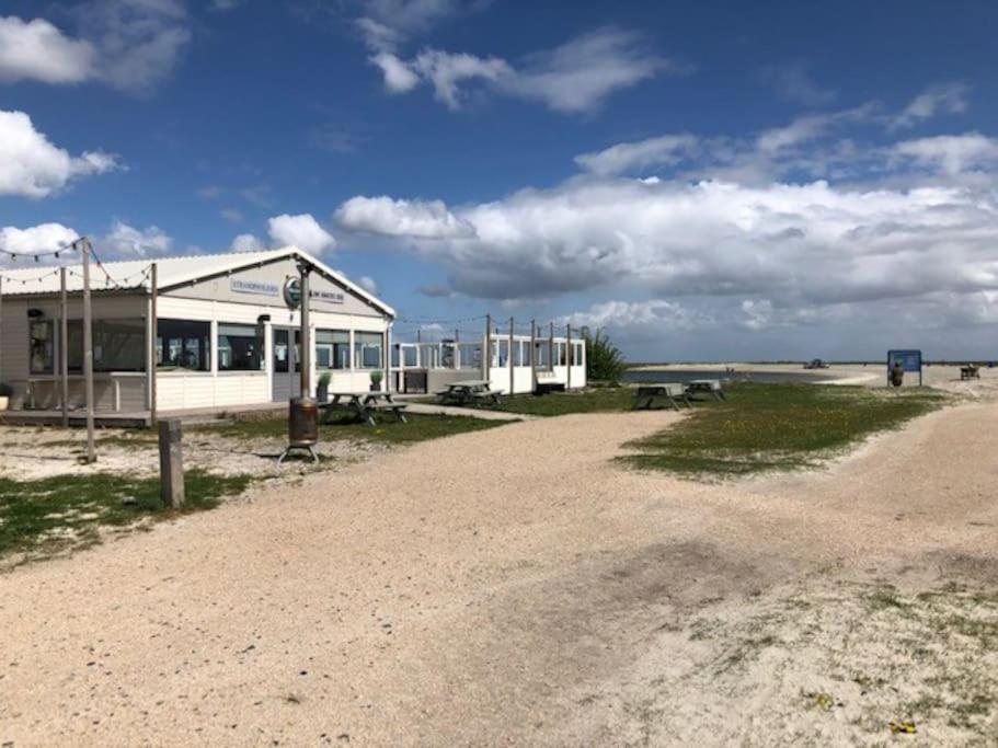 Gezellige Pipo Met Grote Schommel Aan Het Water Villa Medemblik Kültér fotó