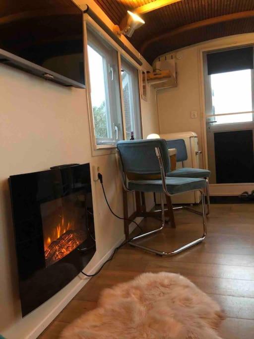 Gezellige Pipo Met Grote Schommel Aan Het Water Villa Medemblik Kültér fotó