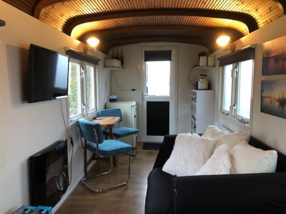 Gezellige Pipo Met Grote Schommel Aan Het Water Villa Medemblik Kültér fotó