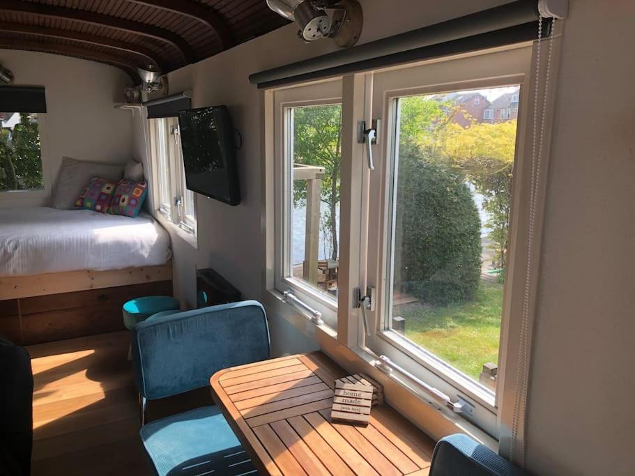 Gezellige Pipo Met Grote Schommel Aan Het Water Villa Medemblik Kültér fotó