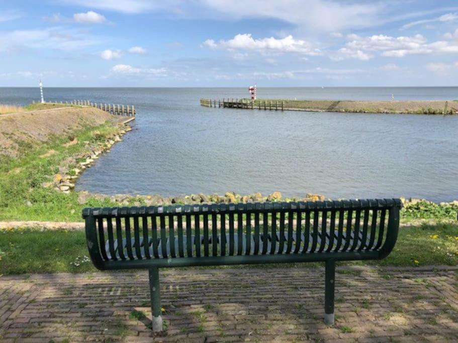 Gezellige Pipo Met Grote Schommel Aan Het Water Villa Medemblik Kültér fotó